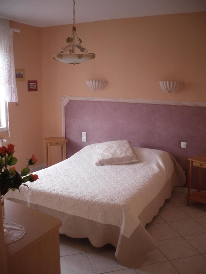 Bed and Breakfast Domaine De La Pendule Issel Exterior foto